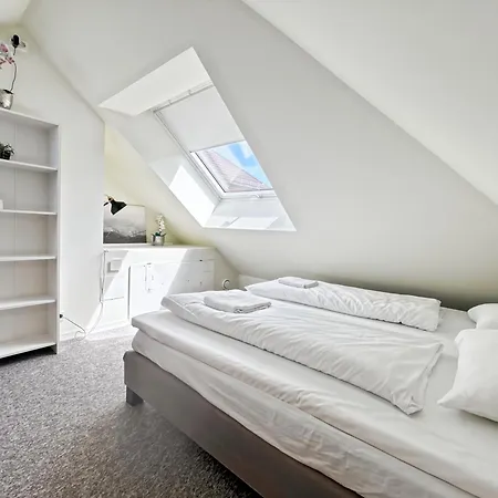 With 2 Bedrooms Ap 12 Lägenhet