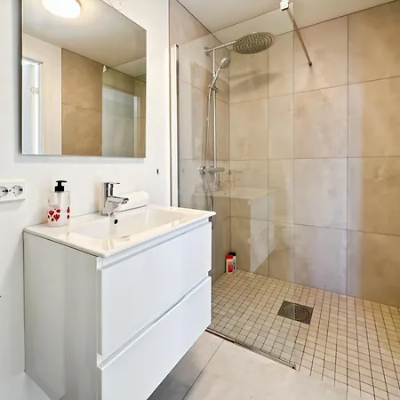 With 2 Bedrooms Ap 12 Lägenhet *